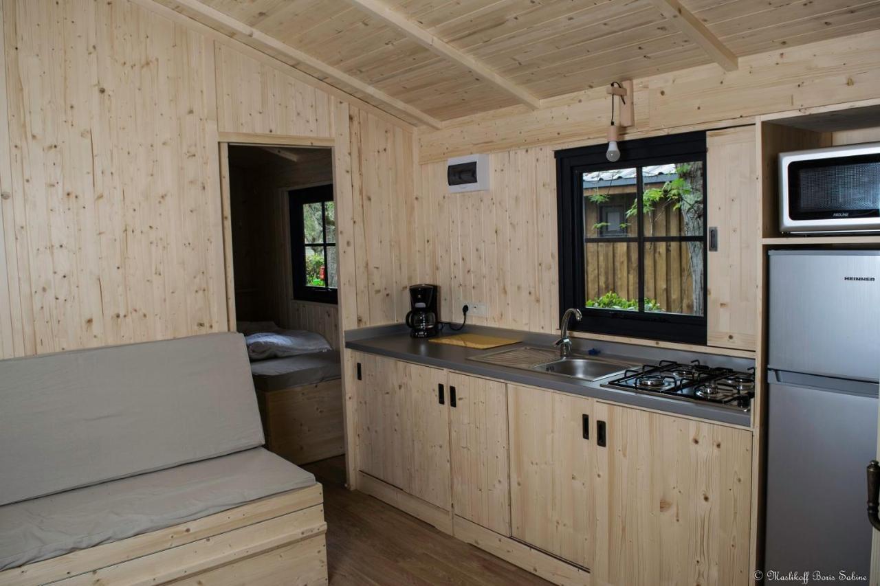 Отель Camping Le Mouliat Moncrabeau Экстерьер фото